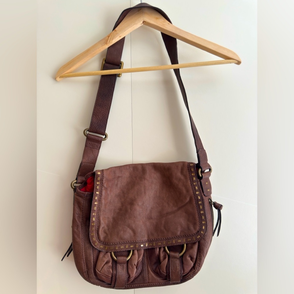 Brown leather crossbody - vintage and slouchy - Banana Republic